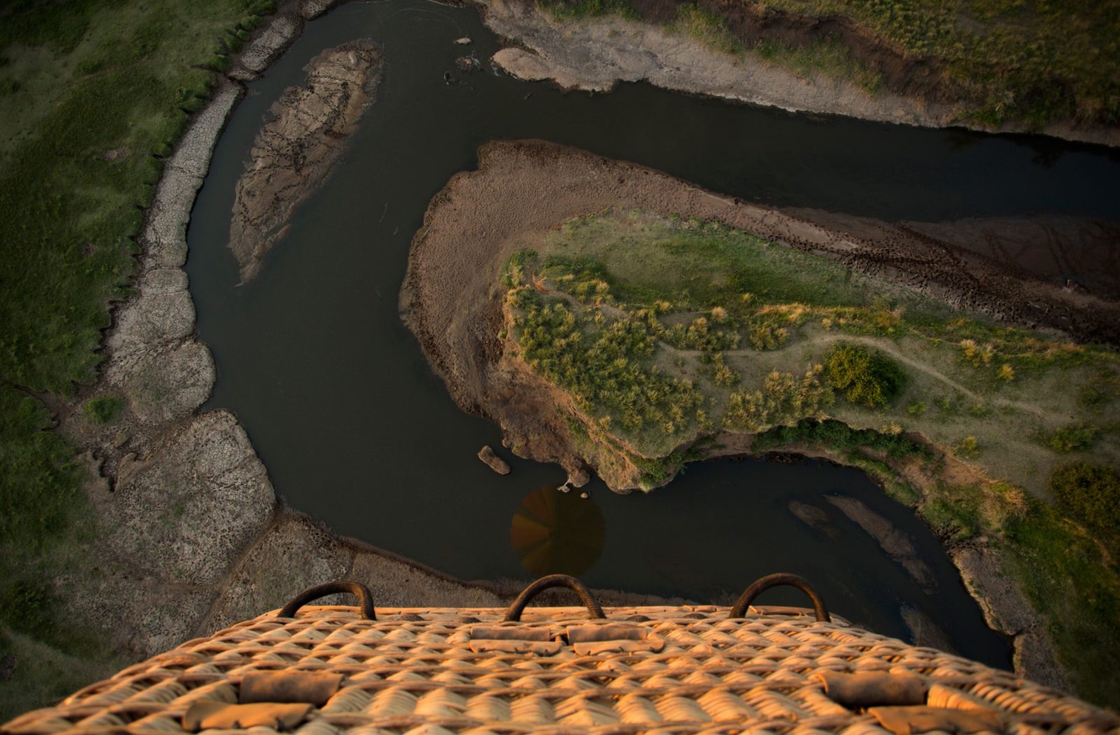 looking-down-from-a-hot-air-balloon